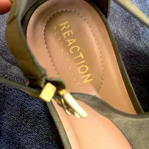 Kenneth Cole Olive Green Ankle Sandals Size: 6